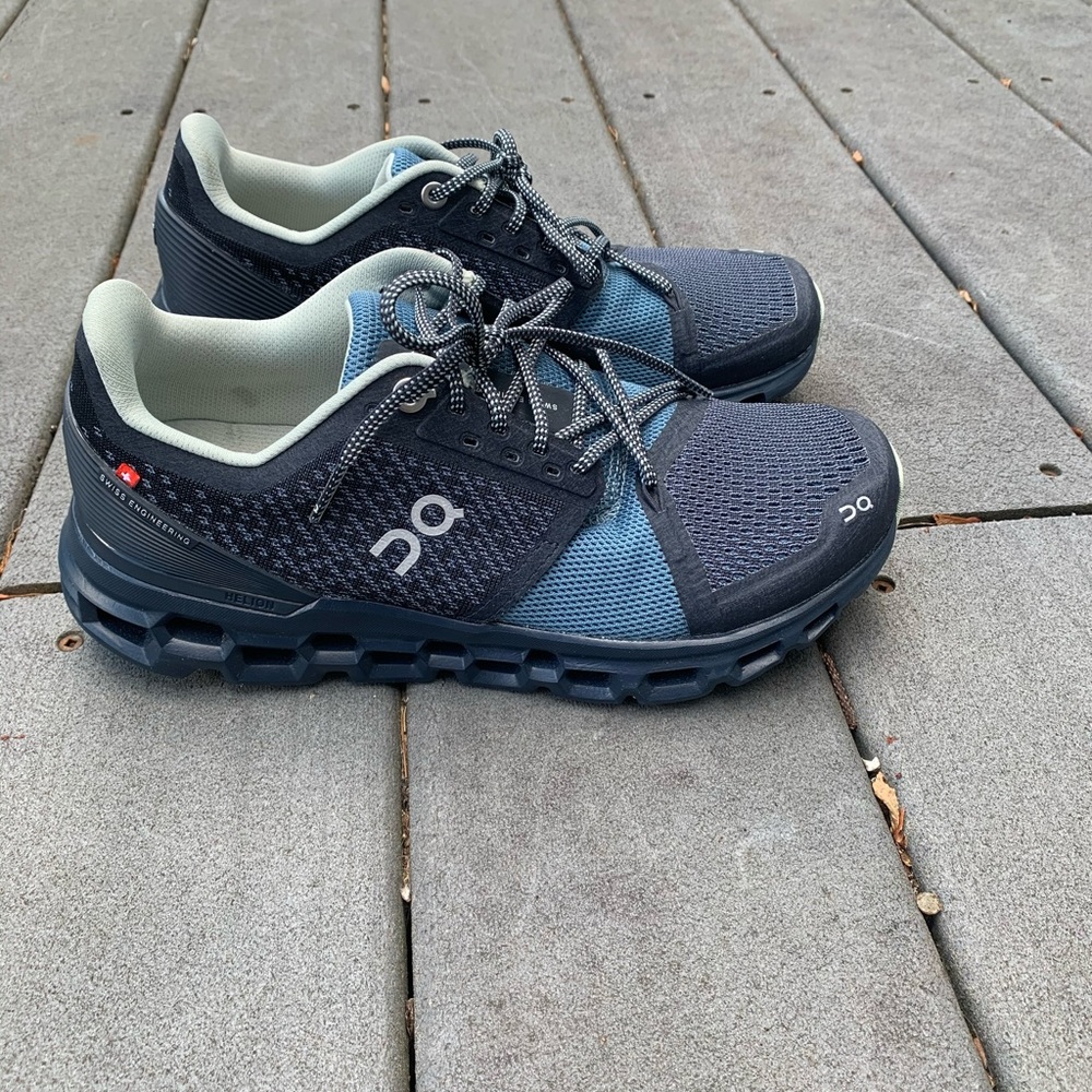 Women’s ON Running Cloudstratus Sneakers - Size 7